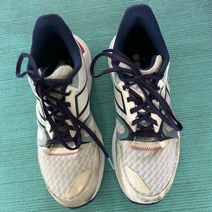 Diadora women’s sneakers size 9